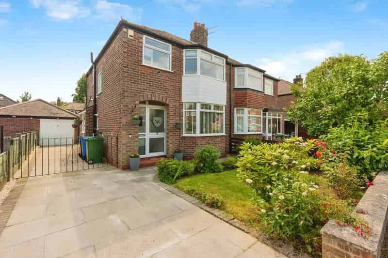 Three Bedroom Semi Detached House Near Brooklands