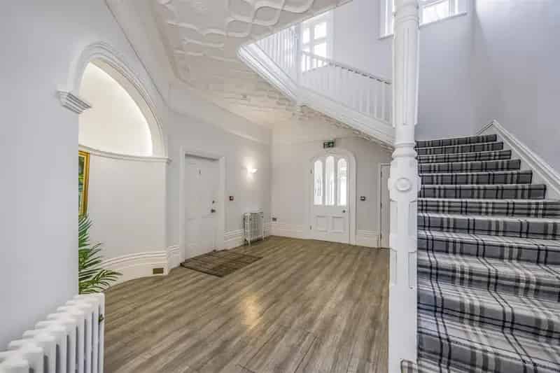 1 Bed Flat for Sale - Character Features & Sought After Location