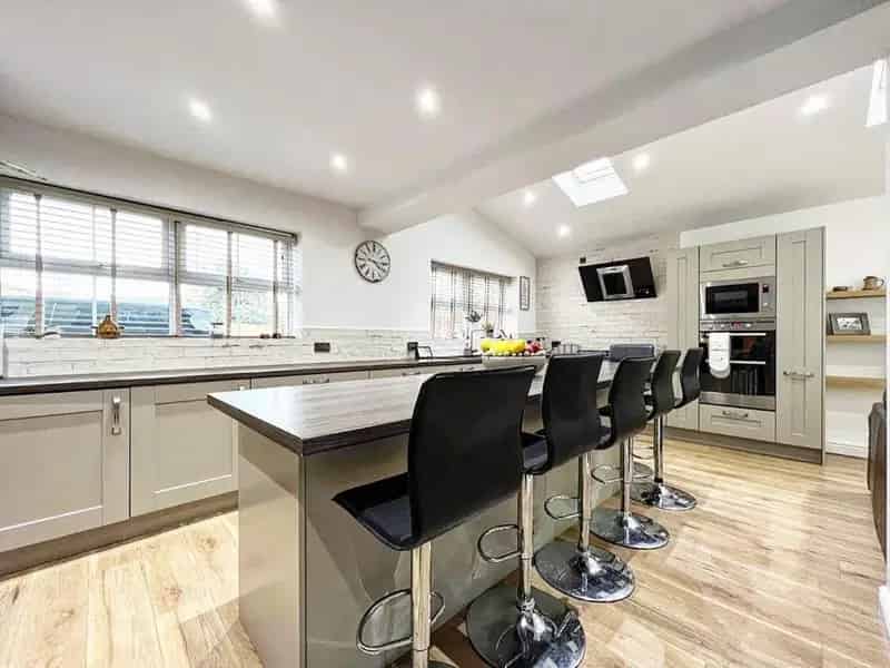 4 Bedroom Detached House For Sale Near Barnsley Town Centre