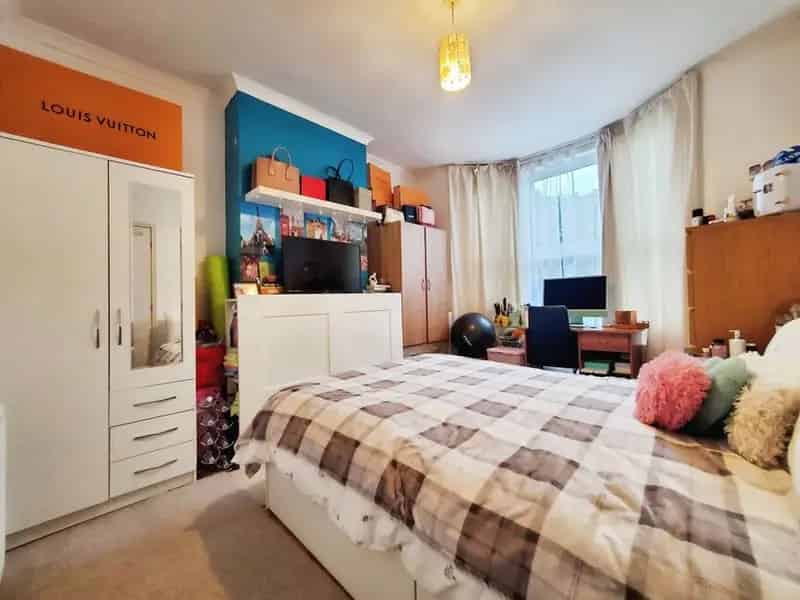 3 Bedroom Mid Terrace House for Sale London E13