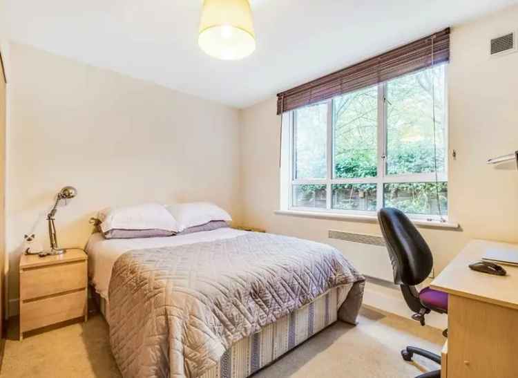 Two Double Bedroom Ground Floor Patio Garden Flat Near Earlsfield Station