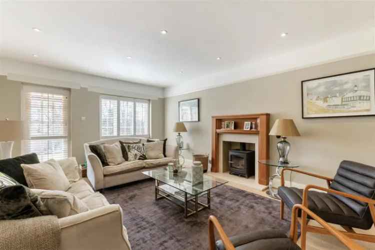 6 Bedroom Detached House for Sale