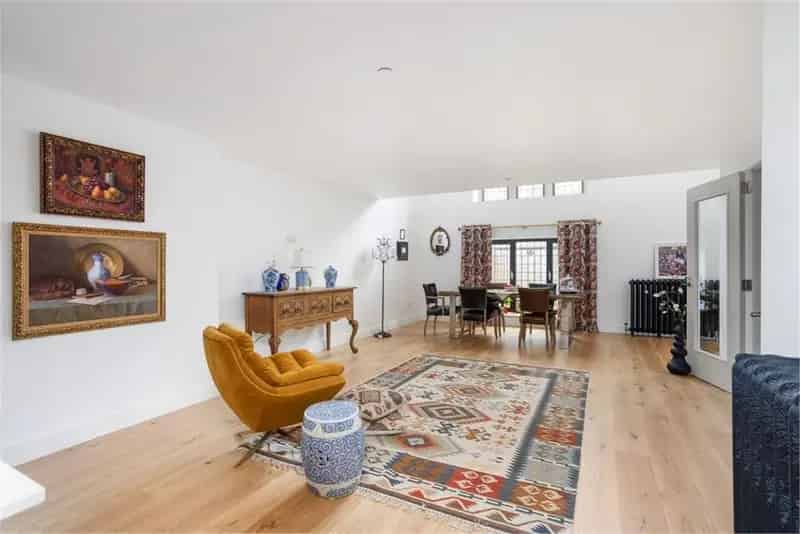 6 Bed Townhouse with 3 Reception Rooms in Portobello