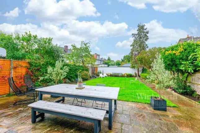 Semi-detached House for Sale in Kensal Rise, London