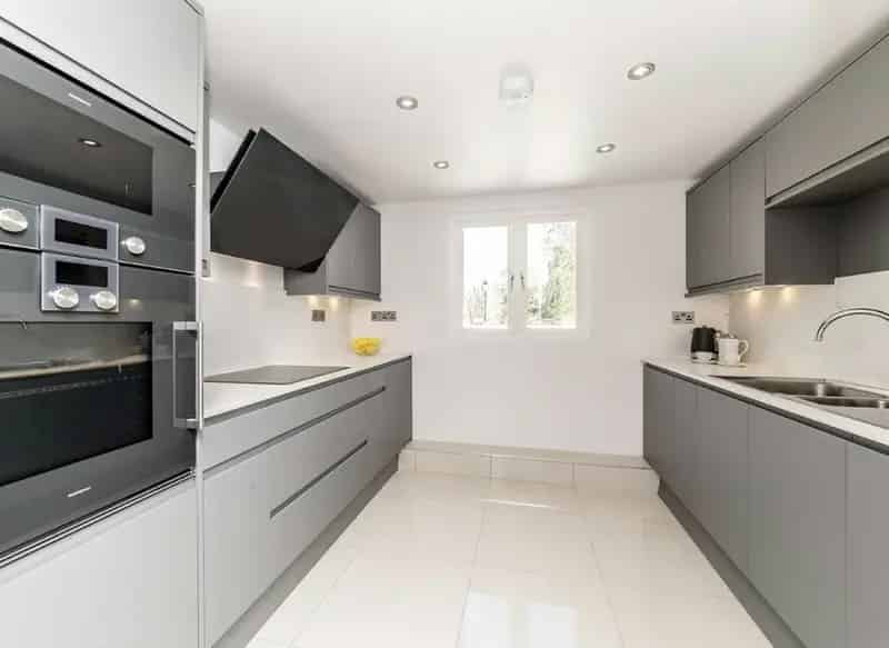 3 Bedroom Maisonette Chelsea Abundant Light Near Shops Transport