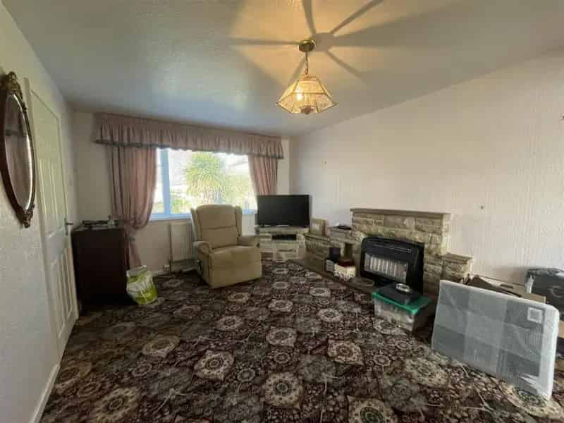 3 Bedroom Semi Detached House For Sale Wyke