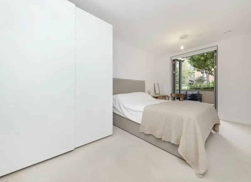 One Bedroom Flat near Finchley Road with Private Patio and Communal Gardens