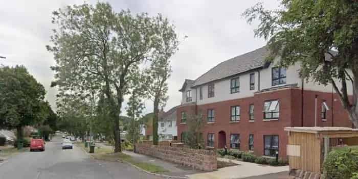 2 bed flat in Pensby