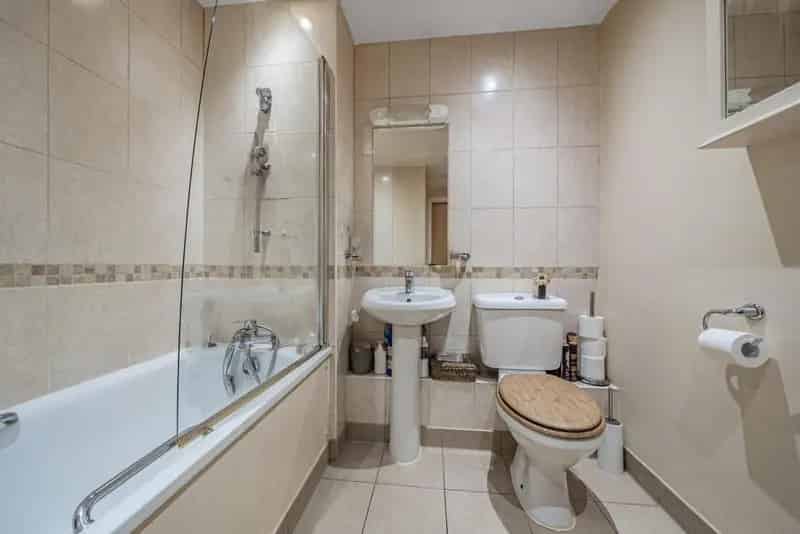 Second Floor Apartment in Hanwell No Onward Chain