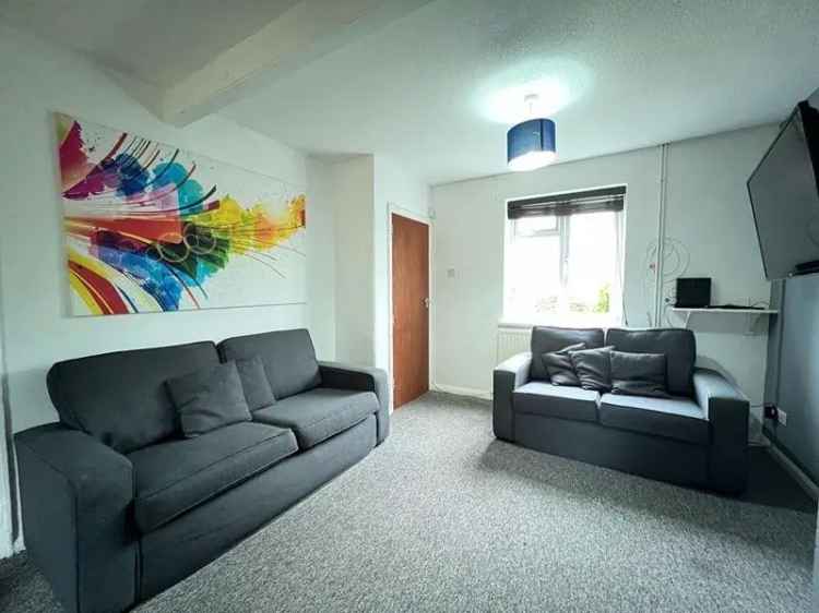 6 Bedroom Semi Detached House Near Universities