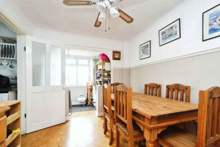 Three Bedroom Mid Terrace Home in Highworth - No Onward Chain