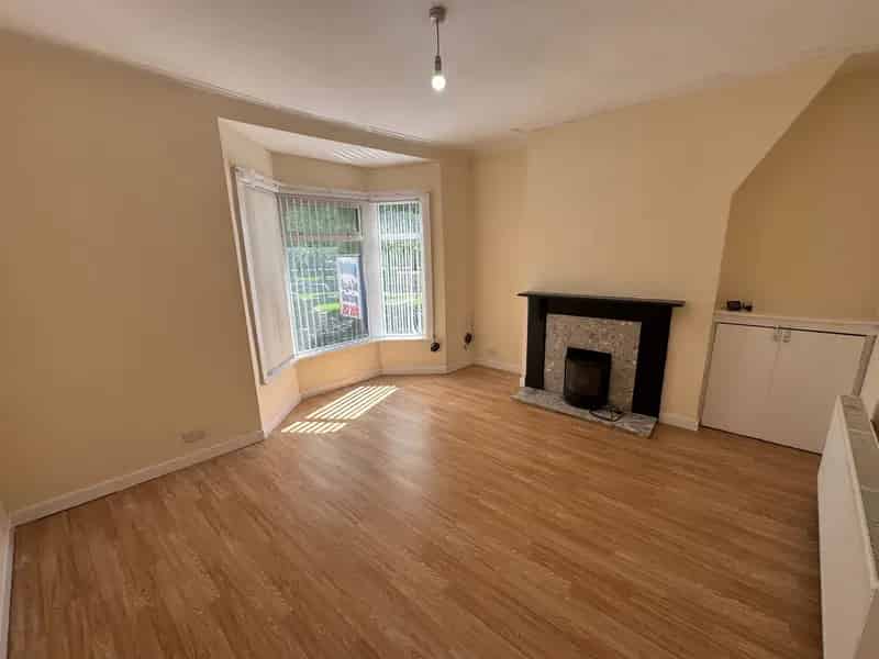 1 Bedroom Flat to Rent Near Queens Drive