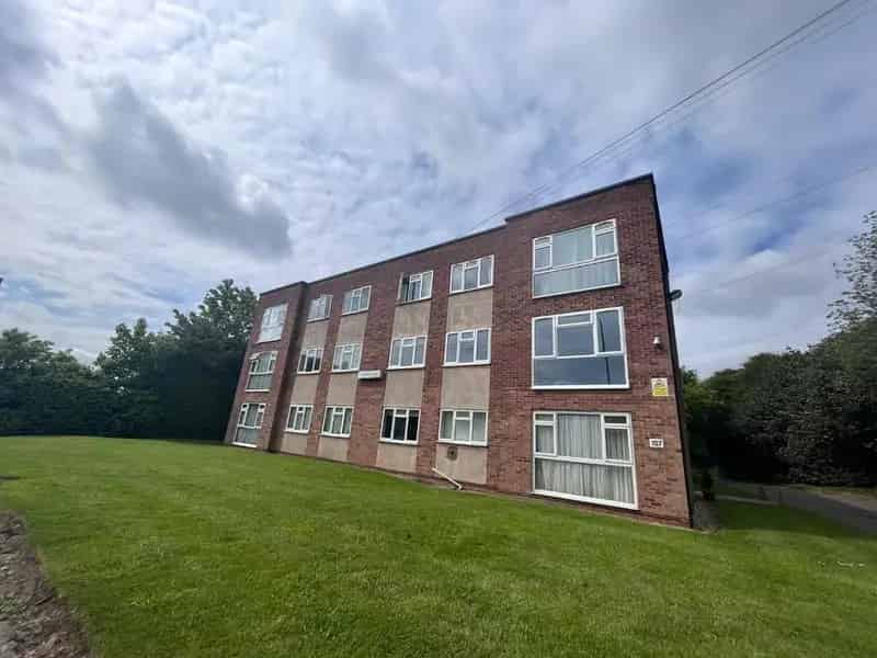 2 Bedroom Flat to Rent Near Queen Elizabeth Medical Complex