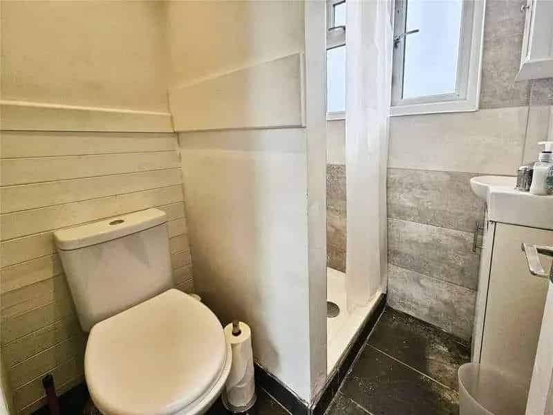 3 Bed Detached Chalet Bungalow For Sale