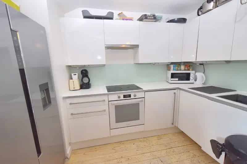 Flat For Sale , Leeds, England