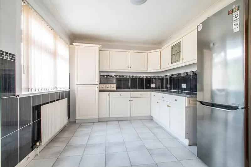 3 Bedroom Semi Detached House Leeds LS11