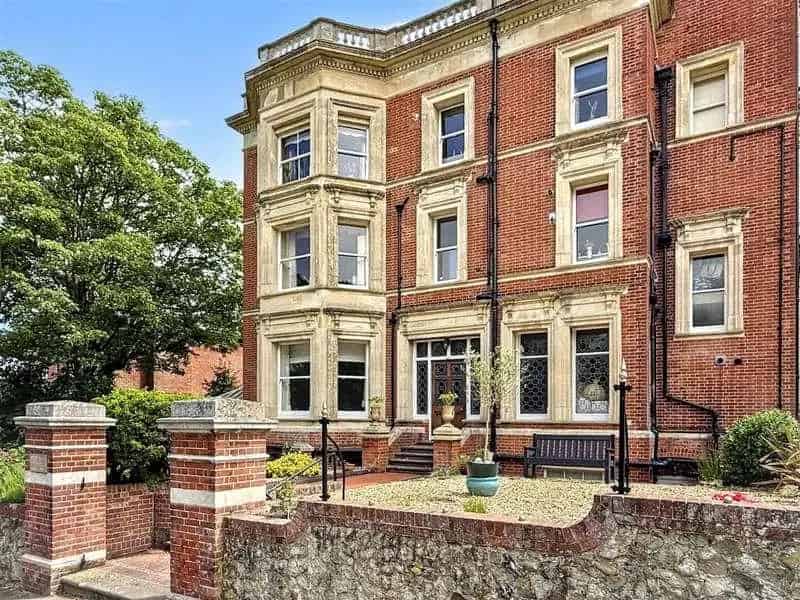 3 Bed Flat for Sale in Meads Village Eastbourne