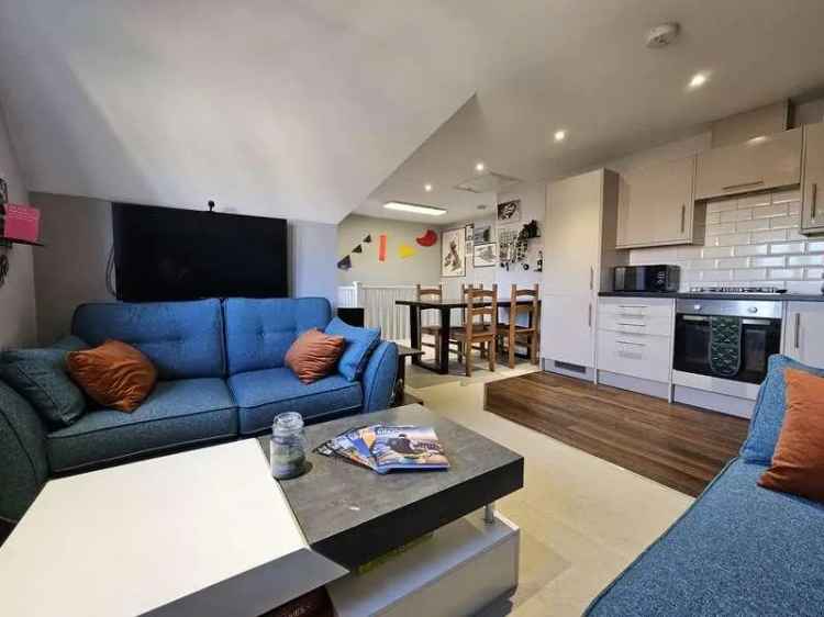 1 Bed Flat for Sale near Fleet Station