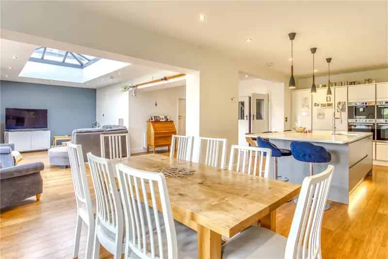5 Bedroom Detached House Broadstone