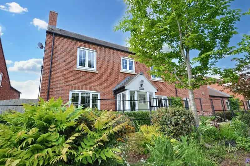 5 bedroom detached house for sale