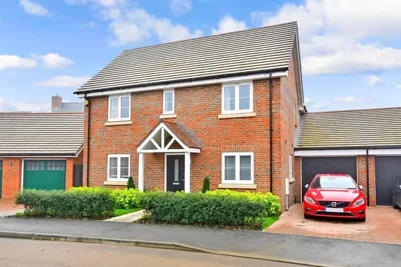3 Bedroom Link Detached House For Sale