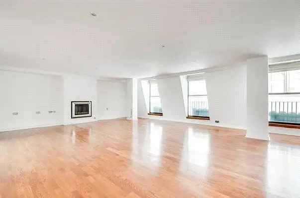 Flat to rent in Piccadilly, Mayfair, London W1J