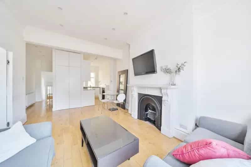 Belsize Park 2-Bedroom Period Conversion 629 sq ft NW3
