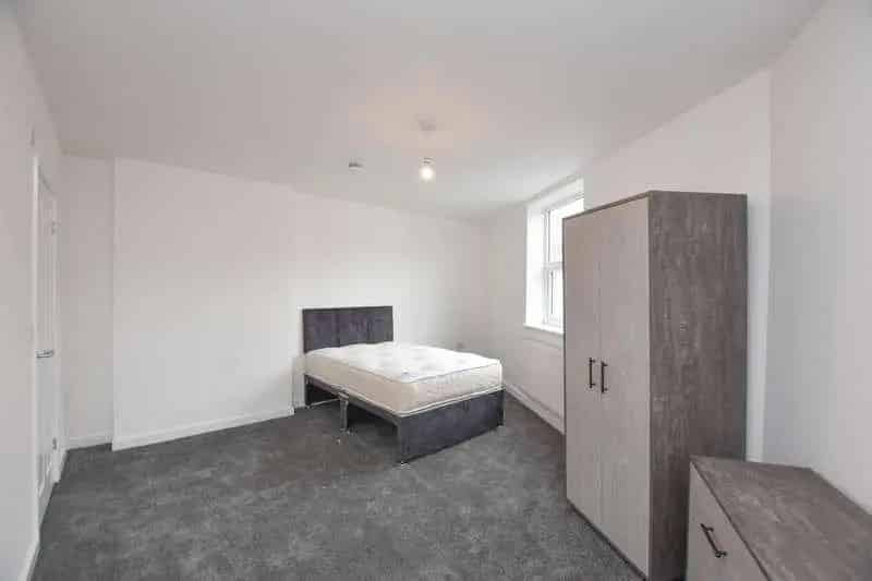 6 bed property for sale