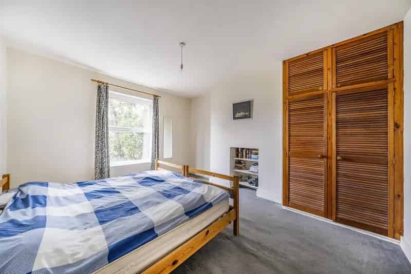 Two Double Bedroom Maisonette near Dundonald Park