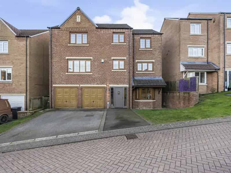 Four Bedroom Family Home in Pudsey