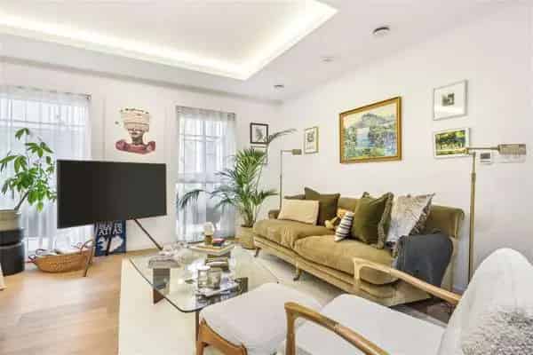 2-Bed Apartment Fulham  Luxury Amenities Parking Gym
