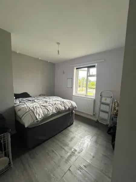 Property with Garden and Pet Friendly Near Park