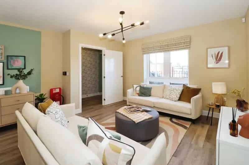 4-Bed Mid-Terrace House with Open Plan Kitchen-Diner