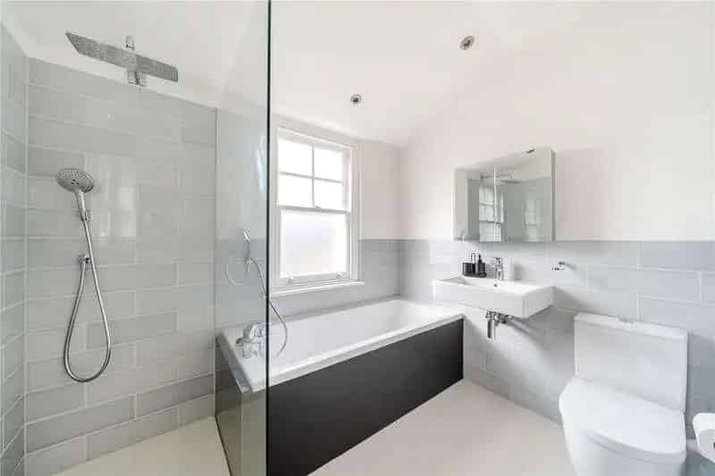 5 bed house for sale