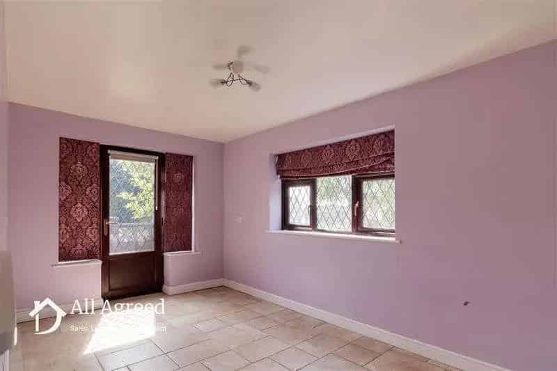 4 Bed Detached House For Sale Huge Potential