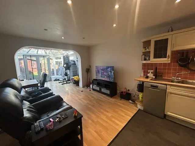 One Bedroom Ground Floor Apartment with Garden and Outbuilding - Zero Deposit Available