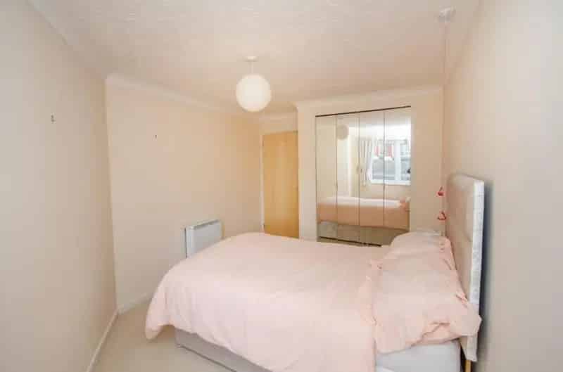 1 Bed Retirement Flat for Sale Near Amenities