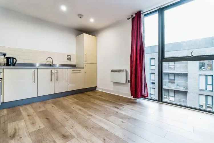 2 Bed 2 Bath Apartment Manchester City Centre Parking Available Now