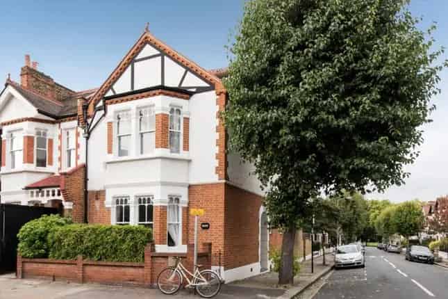 End Terrace House for Sale Wakehurst Road London SW11