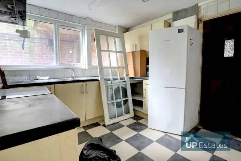 2 Bedroom Apartment Near University Hospital