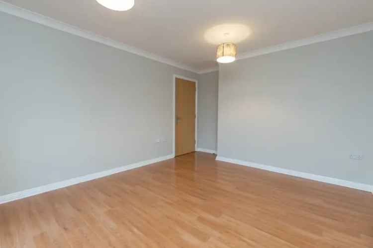 2 Bed Top Floor Apartment Oxford Balcony Allocated Parking