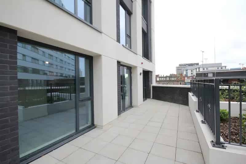 2 Bedroom Apartment with Private Terrace and Hotel Amenities