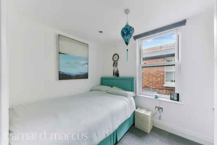 Adelaide Grove Shepherds Bush Flat near Westfield and Public Transport