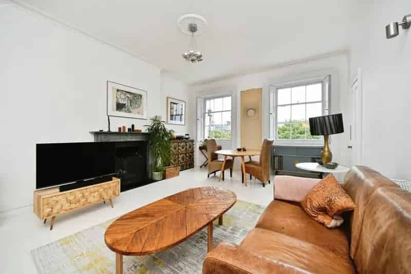 Stunning 3-Bedroom Home in Brighton's Sussex Square