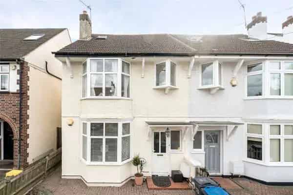 4 Bedroom Family Home in Raynes Park