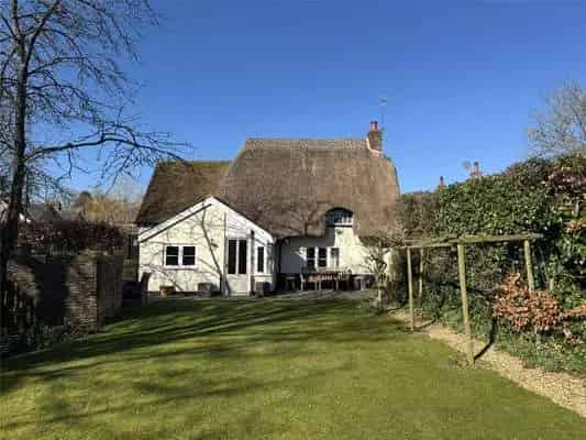 Grade II Listed Cottage with Barn near Hungerford
