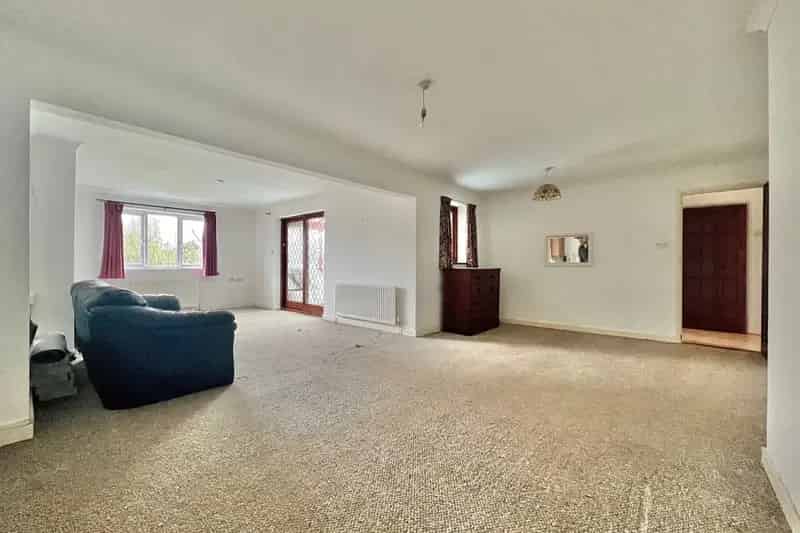 Family Home Auction: Two Double Bedrooms, Conservatory, Large Garden