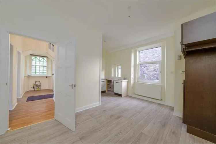 4 Bed Flat - Maisonette with 2 Reception Rooms