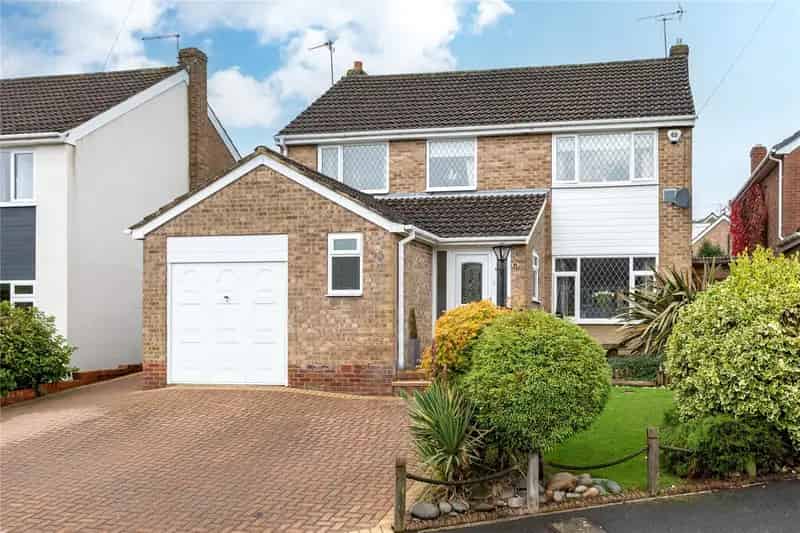 Four Bedroom Detached House Horsforth