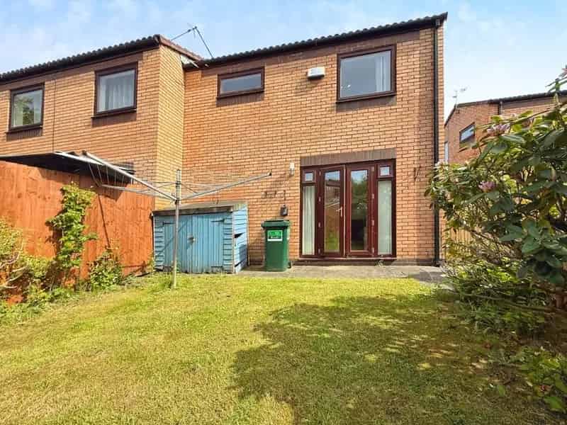 2 Bedroom Semi Detached House Cheshire CH2